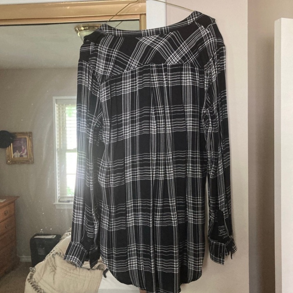 Time and Tru Black and White Checkered Button Down Shirt - Picture 3 of 4